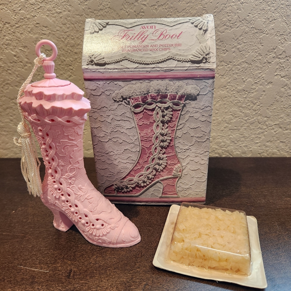 Avon Vintage Frilly Boot Pink Closet Pomander Pink Potpourri & Wax Chip